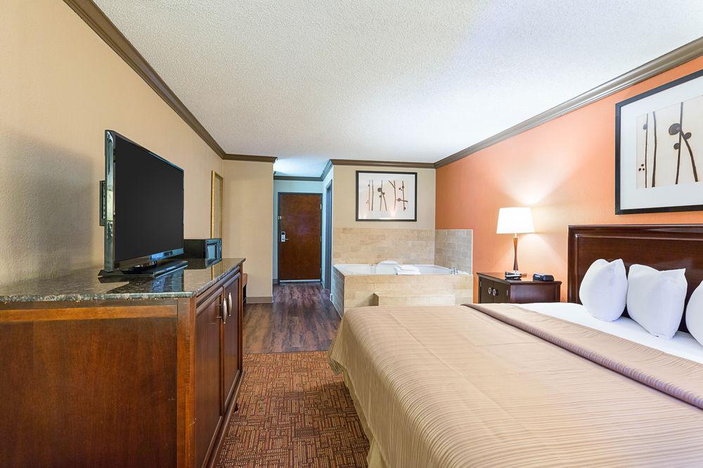 Quality Inn & Suites Beaumont Extérieur photo