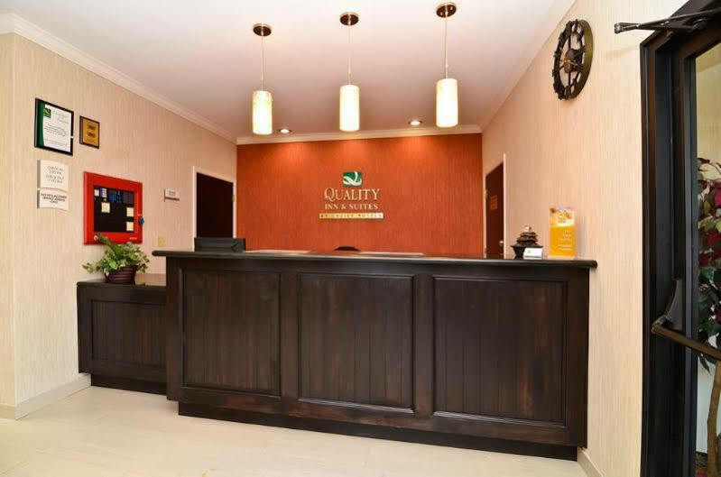 Quality Inn & Suites Beaumont Extérieur photo