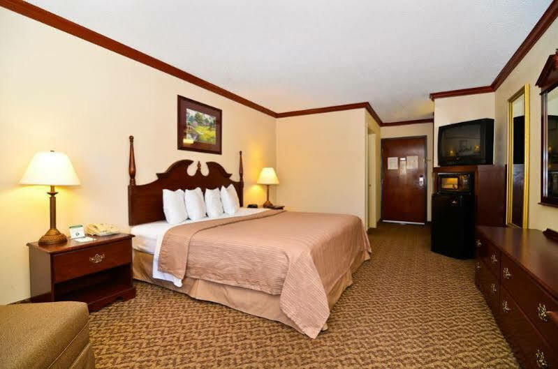 Quality Inn & Suites Beaumont Extérieur photo