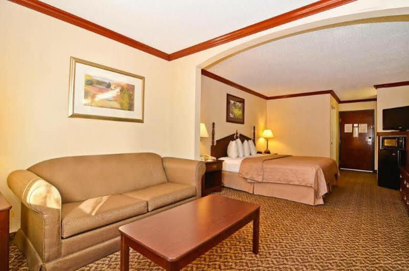 Quality Inn & Suites Beaumont Extérieur photo